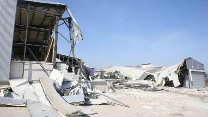 Nilüfer’de 4 kaçak bina yıkıldı