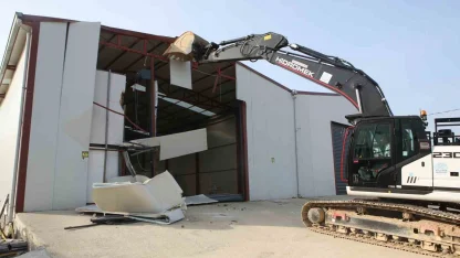 Nilüfer’de tarım alanındaki 900 metrekarelik kaçak yapı yıkıldı