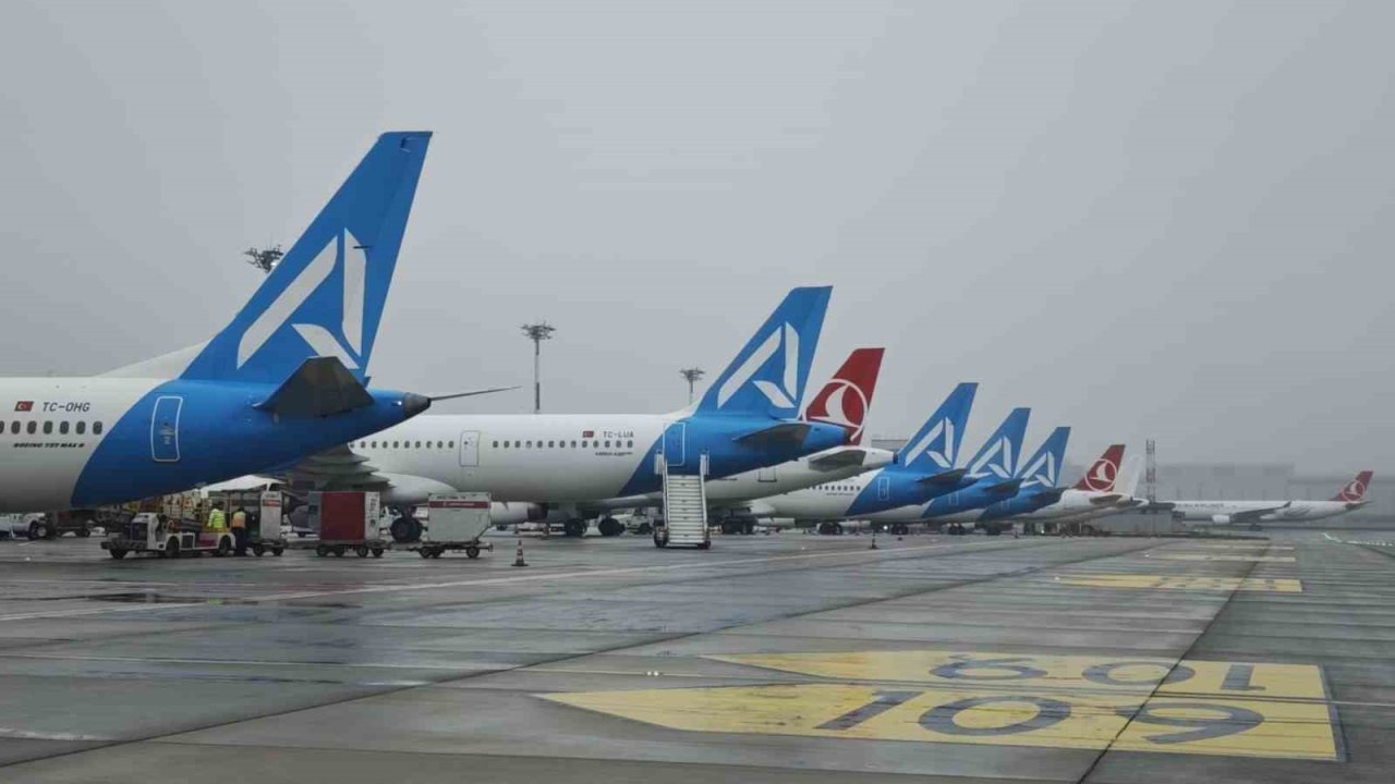 Olumsuz hava şartlarına rağmen İGA İstanbul Havalimanı’nda operasyonlar devam ediyor