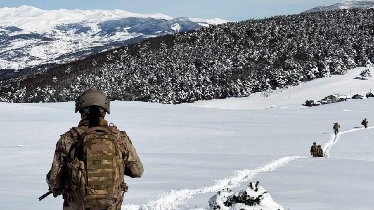 Ordu’da jandarmadan çığda arama kurtarma tatbikatı