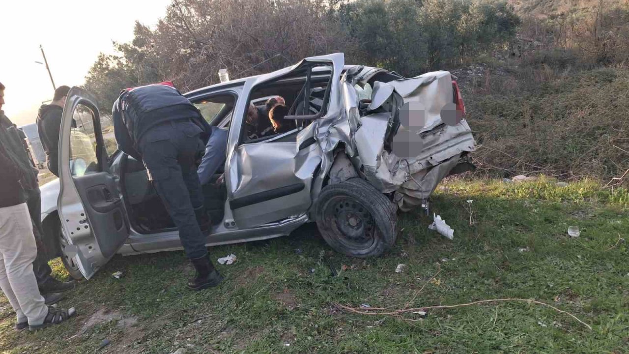 Osmaniye’de minibüs ile otomobil çarpıştı: 2 yaralı