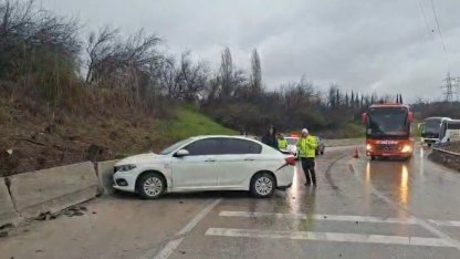 Otobanda zincirleme kaza: 4 araç birbirine girdi