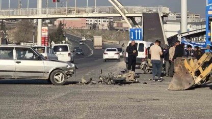 Otomobil ile çarpışan motosiklet sürücüsü ağır yaralandı