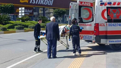 Otomobil kaldırım taşına çarptı: 1 yaralı