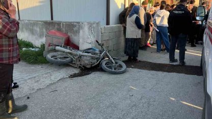 Otomobille çarpışan motosikletli ağır yaralandı