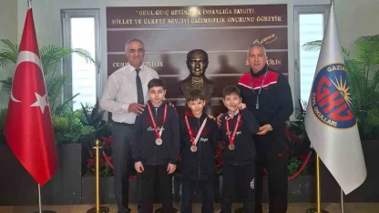 Paletli Yüzme Şampiyonasına GKV Özel Okulları damgası