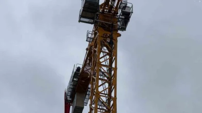 Paralarını alamayınca intihara kalkışan işçiler ekiplerce ikna edildi