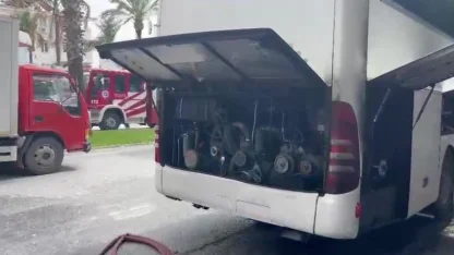 Park halindeki otobüsün motor bölümünde yangın çıktı