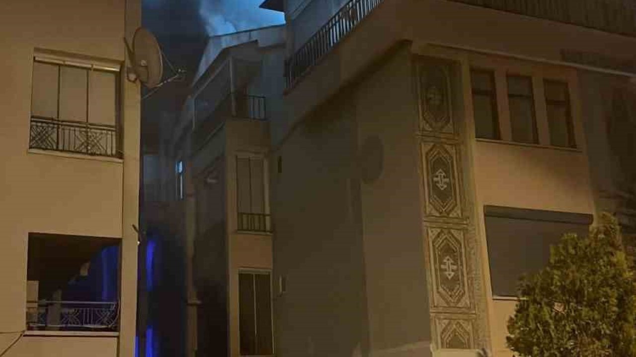 Polatlı’da gece yarısı çatı katı yangını paniğe neden oldu