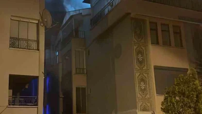 Polatlı’da gece yarısı çatı katı yangını paniğe neden oldu