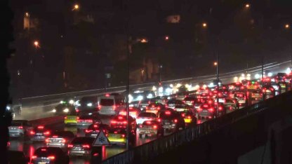 Ramazan Bayramı’nın ikinci gününde gece saatlerinde köprü trafiği devam ediyor
