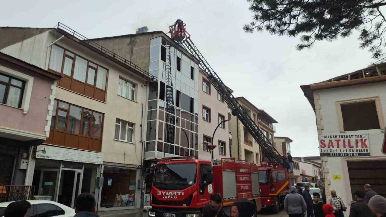 Refahiye’de tarihi lokantada baca yangını paniğe neden oldu