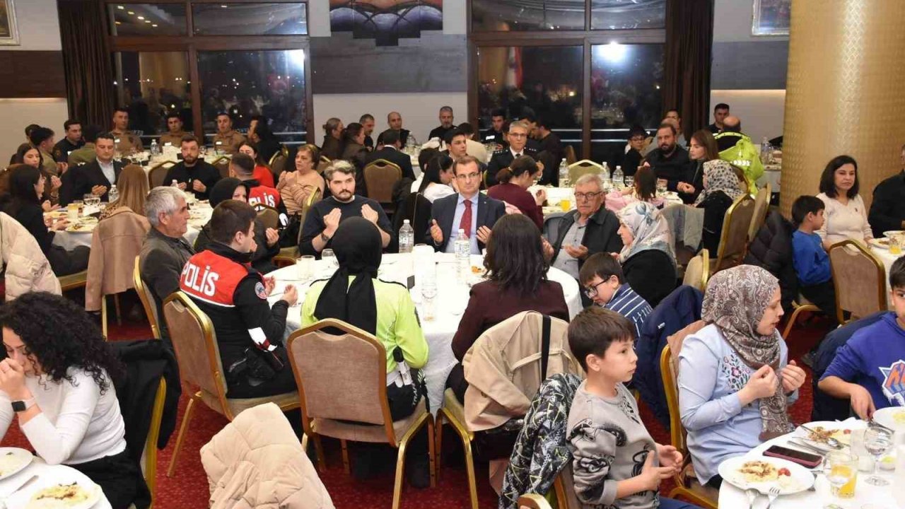 Salihli İlçe Emniyet, şehit aileleri ve gazileri iftar sofrasında ağırladı