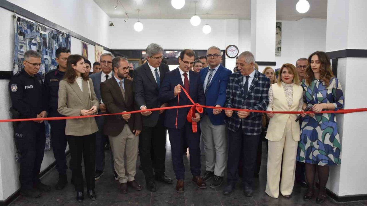 Salihli’de 8 Mart’a özel Uluslararası Jürili Karma Sergi açıldı