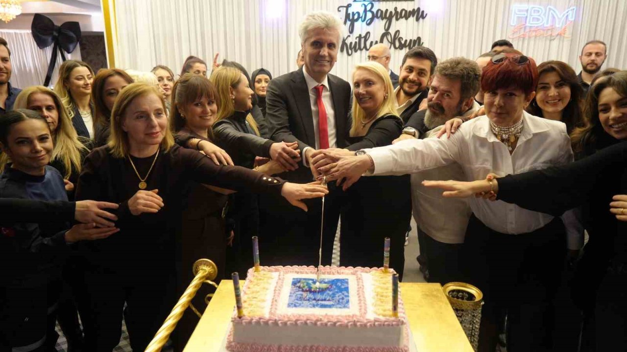 Samsun’da sağlık çalışanları Tıp Bayramı’nı kutladı ardından iftarda buluştu