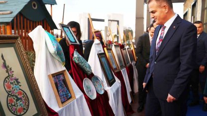 ‘Sanatın diliyle değerlerimiz, hat, tezhip, ebru’ sergisi açıldı