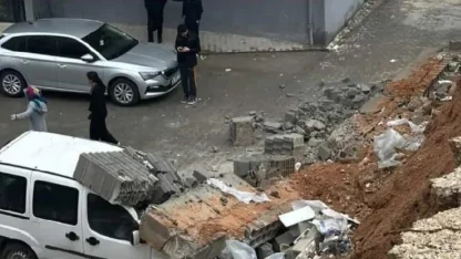 Şanlıurfa’da aşırı yağış istinat duvarını yıktı: O anlar kamerada