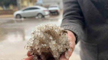 Şanlıurfa’da dolu yağışı hayatı olumsuz etkiledi