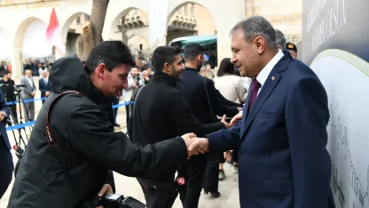 Şanlıurfa’da kent protokolü vatandaşlarla bayramlaştı