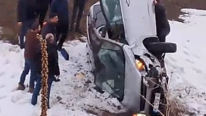 Şarampole uçan araçtaki sürücü burnu bile kanamadan kurtuldu