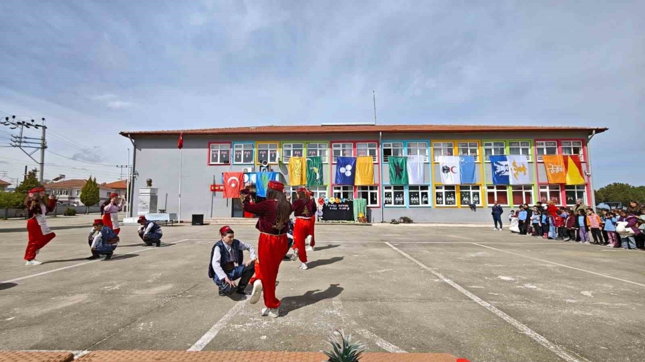 Sarıgöl’de 400 fıstık çamı toprakla buluştu