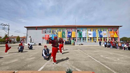 Sarıgöl’de 400 fıstık çamı toprakla buluştu