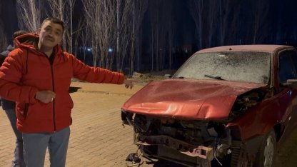 Sattığı otomobilin parasını beklerken, kazalı haliyle karşılaştı