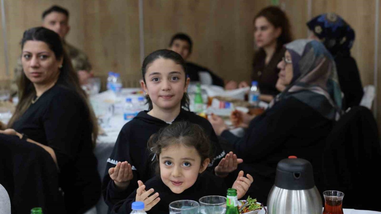 Şehit aileleri ve gaziler onuruna iftar programı düzenlendi