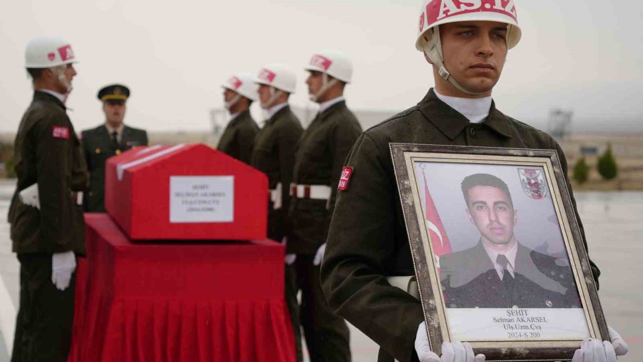 Şehit Akarsel’in naaşı memleketine uğurlandı