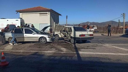 Seydişehir’de otomobiller çarpıştı: 2 yaralı