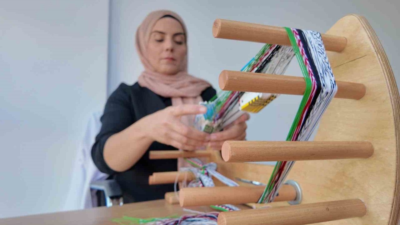 Siirt Olgunlaşma Enstitüsünden "Filistin" temalı kolye çalışması