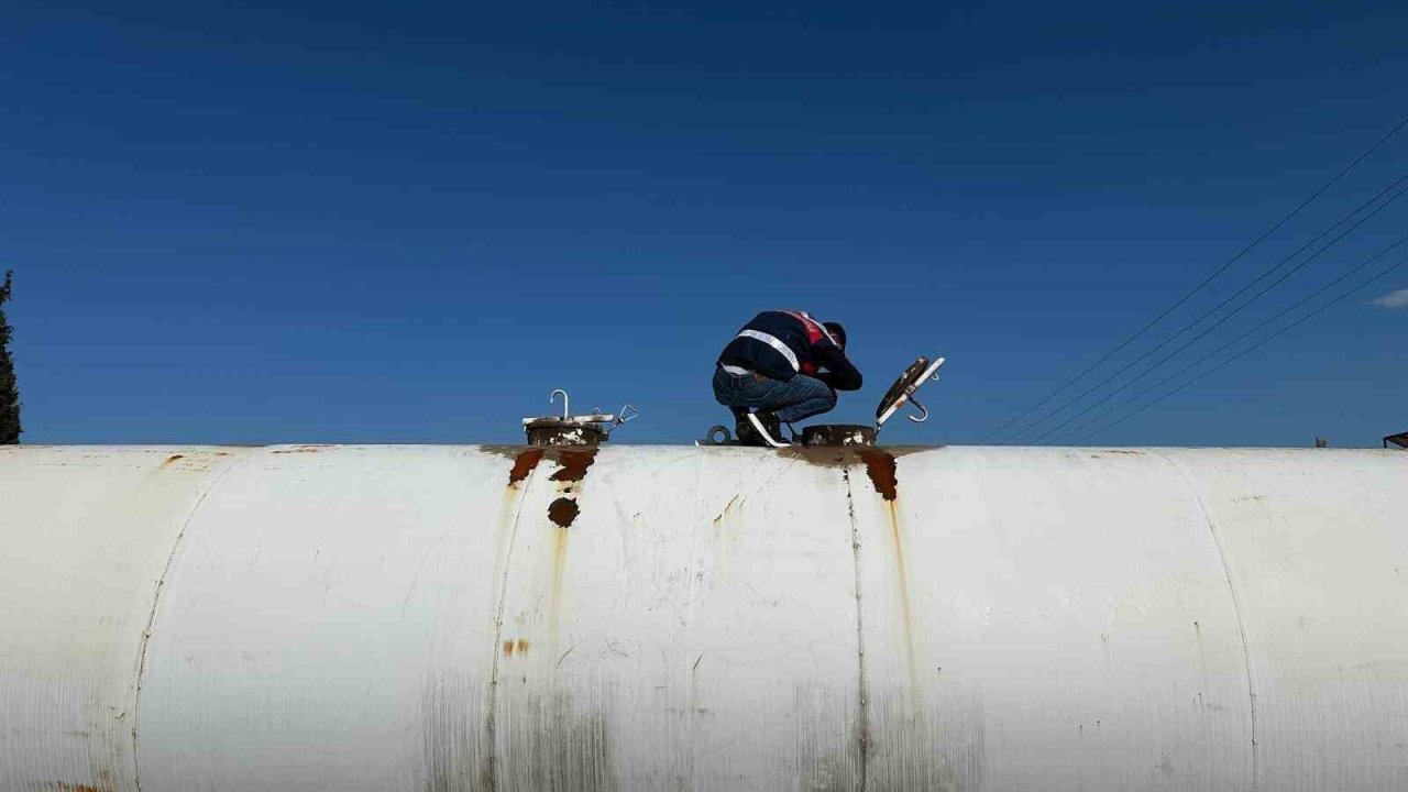 Şırnak’ta jandarmadan kaçakçılık operasyonu: 34,5 milyon liralık kaçak malzeme ele geçirildi