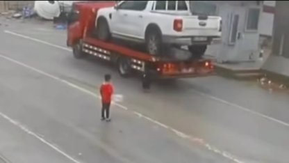 Şırnak’ta yola fırlayan çocuk, sürücünün manevrasıyla ölümden döndü