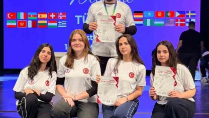 Sivaslı öğrenciler, robot yarışmasında gövde gösterisi yaptı