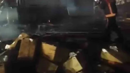 Siverek’te peçete yüklü tır alevlere teslim oldu