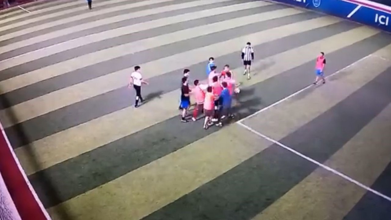 Stres atmak için gittikleri halı saha maçında yumruklar konuştu