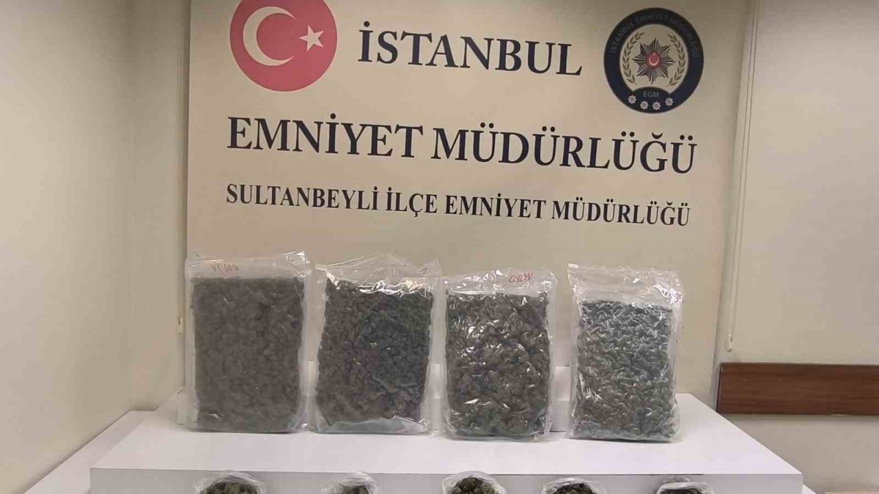 Sultanbeyli’de dron ile takip edilen uyuşturucu satıcısına operasyon kamerada