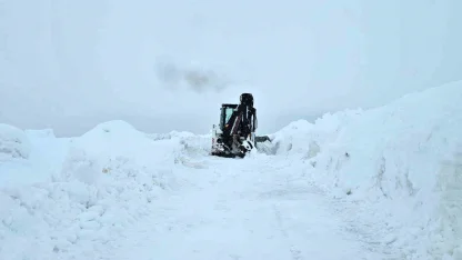 Süphan Dağı tırmanışına tipi ve kar engeli