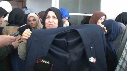 Tabutunun üzerine damatlığı konuldu: İran’da hayatını kaybeden tır şoförü son yolculuğuna uğurlandı