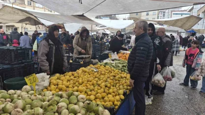 Tahmazoğlu, semt pazarı esnafını ziyaret etti