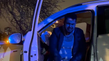 Tarlaya giren otomobil ağaca çarptı, sürücü gözyaşlarını tutamadı