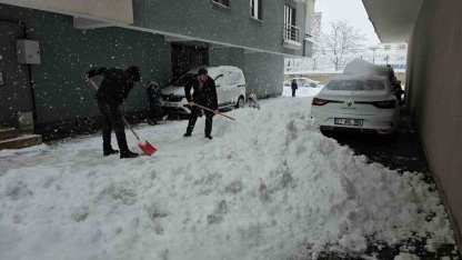 Tatvan’da kar kalınlığı 1 metreye ulaştı