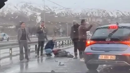 Tatvan’da otomobilin çarptığı bisiklet sürücüsü ağır yaralandı