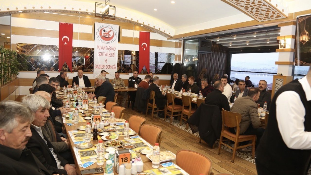 Tatvan’da şehit ve gazi aileleri onuruna iftar programı düzenlendi