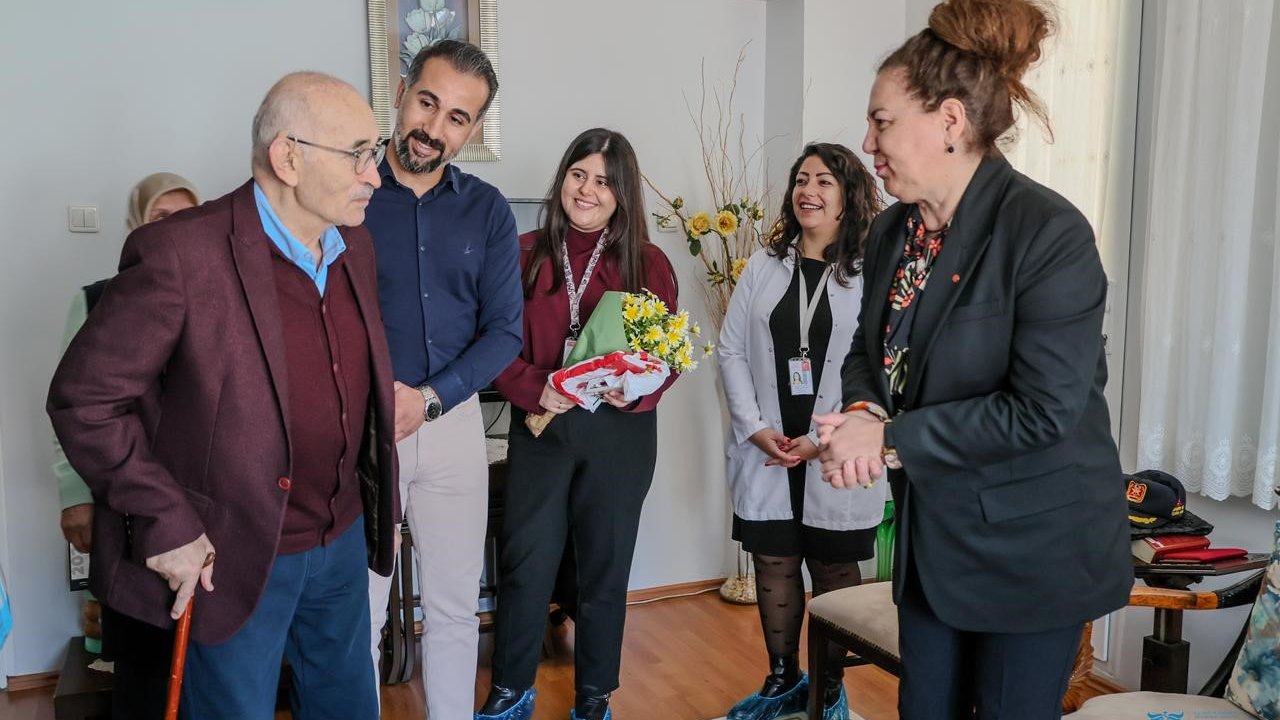 Tepecik Eğitim ve Araştırma Hastanesi’nden Kıbrıs gazisine vefa ziyareti