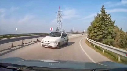 Ters yönde seyir eden araç faciaya davet çıkardı