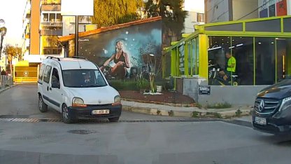 Ters yöne giren sürücünün kural ihlali araç kamerasına yansıdı