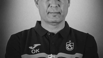 Trabzonspor Yardımcı Antrenörü Orhan Kaynak, tesislerde geçirdiği kalp krizi nedeniyle kaldırıldığı Karadeniz Teknik Üniversitesi Farabi Hastanesi’nde hayatını kaybetti.