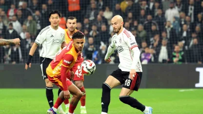 Trendyol Süper Lig: Beşiktaş: 0 - Galatasaray: 1 (İlk yarı)