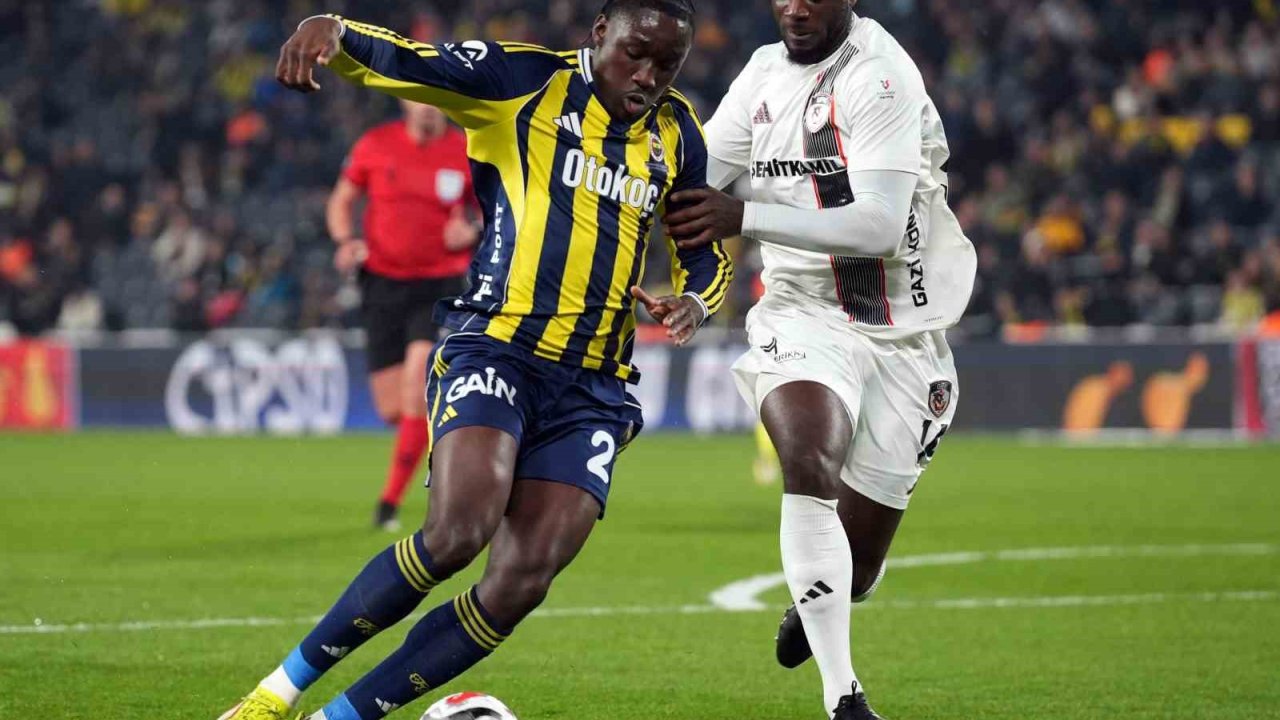 Trendyol Süper Lig: Fenerbahçe: 1 - Gaziantep FK: 0 (İlk yarı)